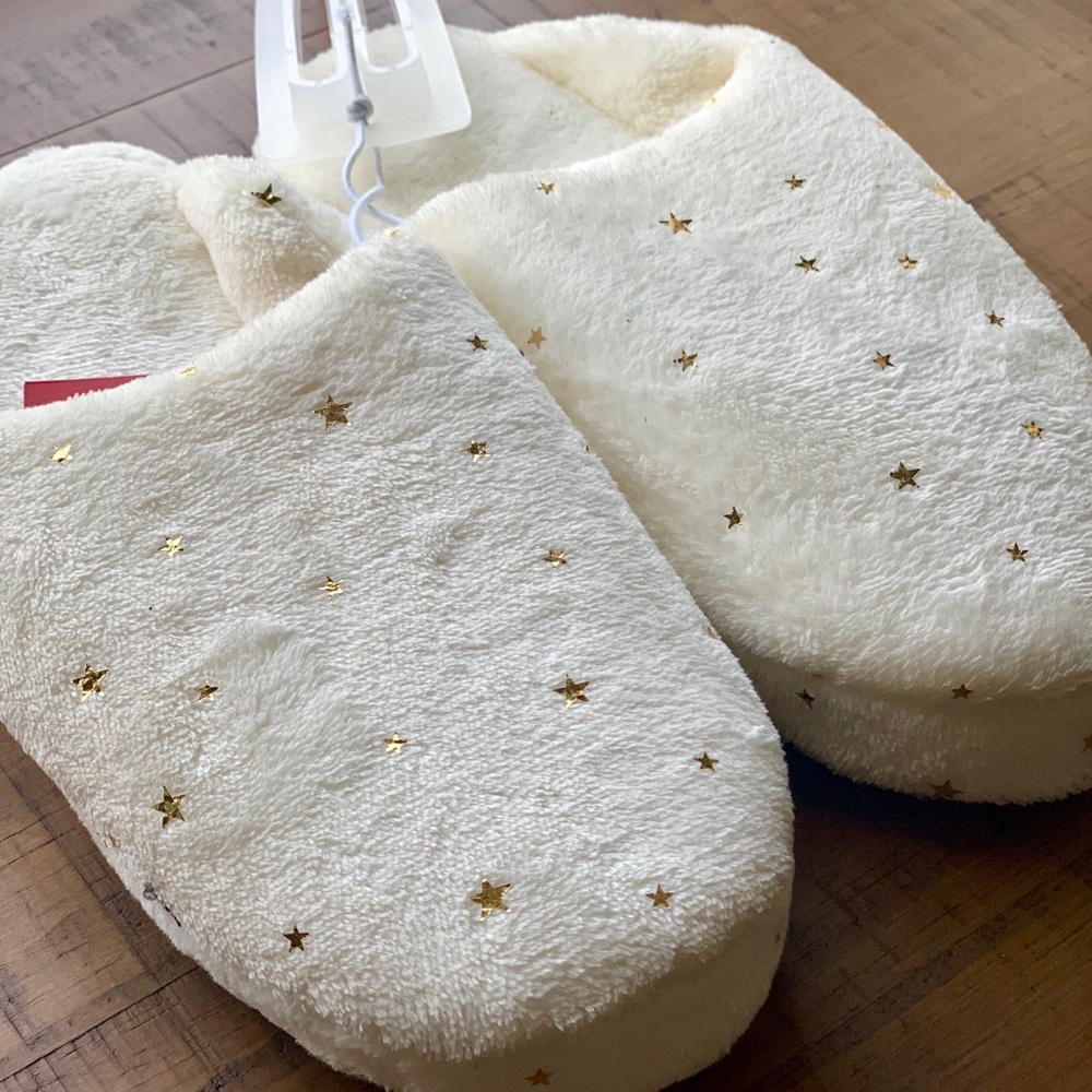 ⭐️SLIPPERS⭐️ - Picture 3 of 3